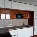 Магазин корпусной мебели Intense производит Кухни Современный стиль - Кухня эмаль и шпон в глянце. Два горизонта.