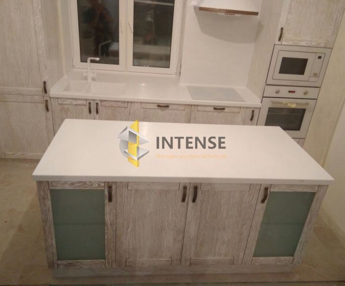Магазин корпусной мебели Intense производит Кухни Классический стиль - Кухня из массива белого дуба и патиной.
