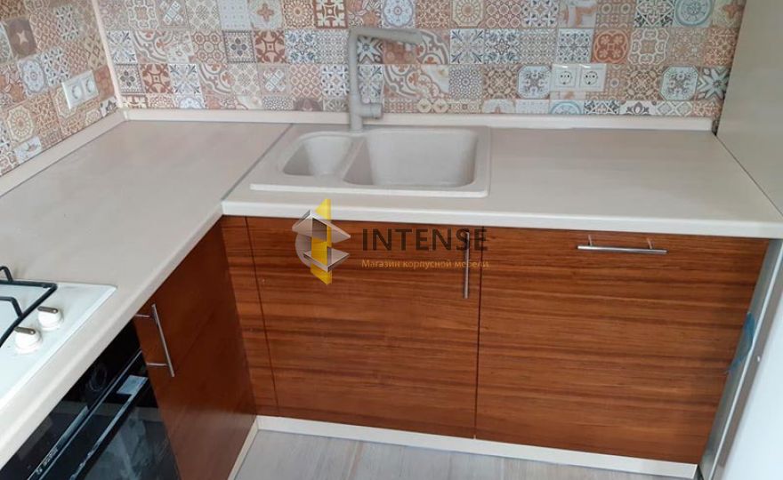 Магазин корпусной мебели Intense производит Кухни Современный стиль - Кухня эмаль и шпон алива.