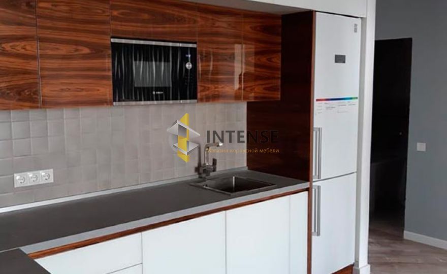 Магазин корпусной мебели Intense производит Кухни Современный стиль - Кухня эмаль и шпон в глянце. Два горизонта.